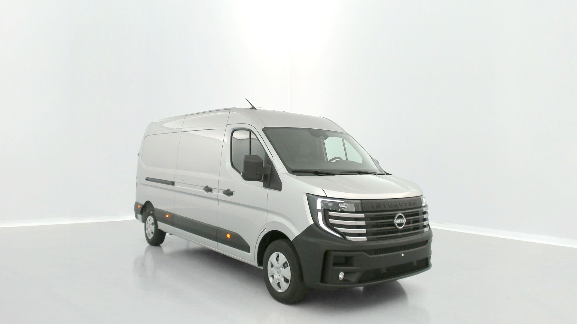 Nissan Interstar Tekna 2025
