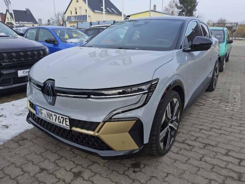 Renault Megane E-Tech - Electric - Automatic - 218 hp - 27.778 km