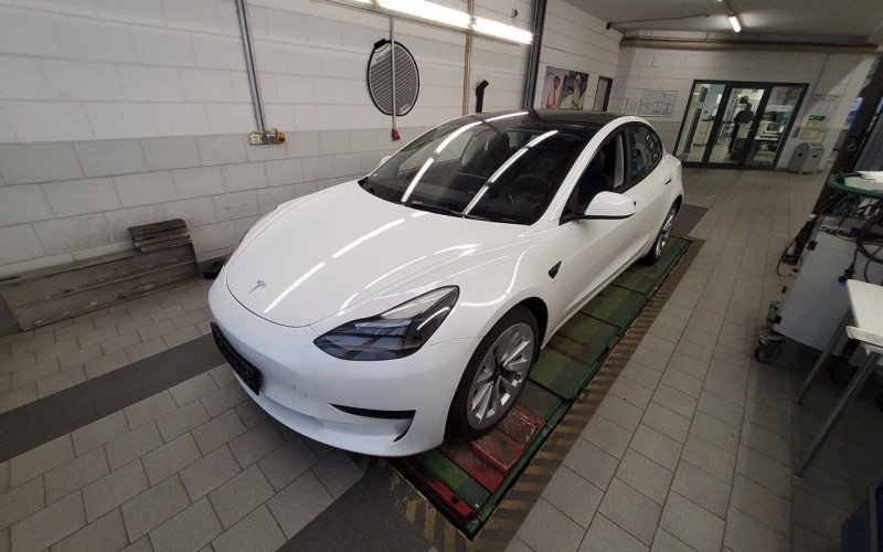 Tesla Model 3 - Electric - Automatic - 379 hp - 46.255 km