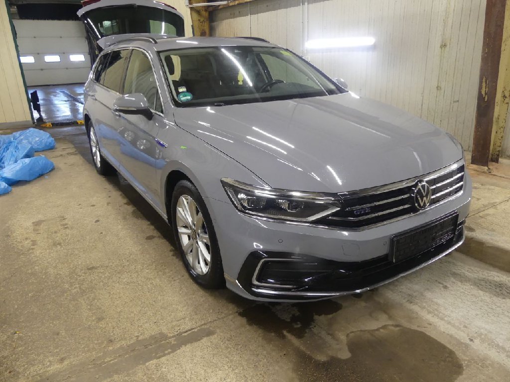 Volkswagen Passat Variant GTE 1.4 TSI - Hybrid - Automatic - 218 hp - 97.164 km 