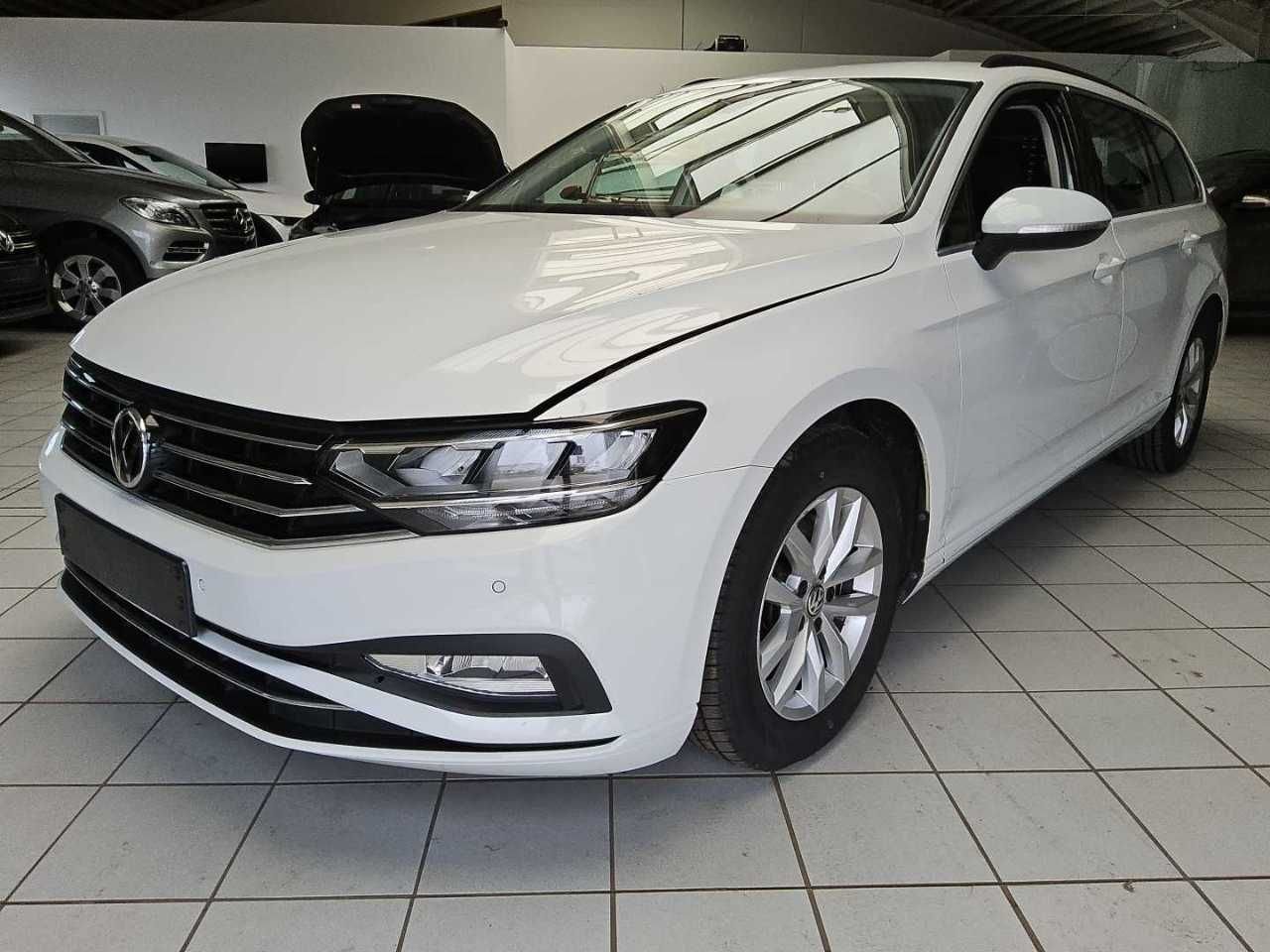 Volkswagen Passat Variant 2.0 TDI Business - Diesel - Automatic - 122 hp - 140.680 km Business
