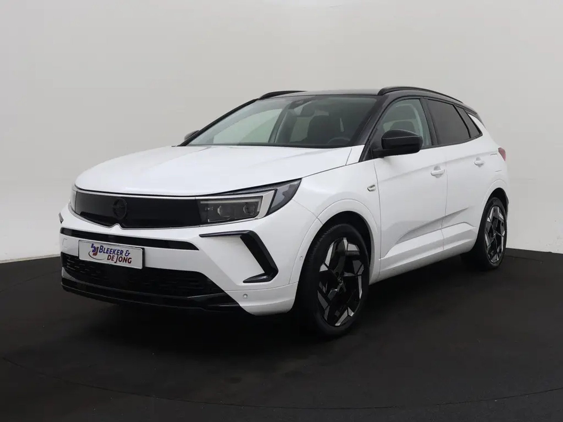 Opel Grandland X 1.6 - AWD - Hybrid - Automatic - 305 hp - 26.704 km