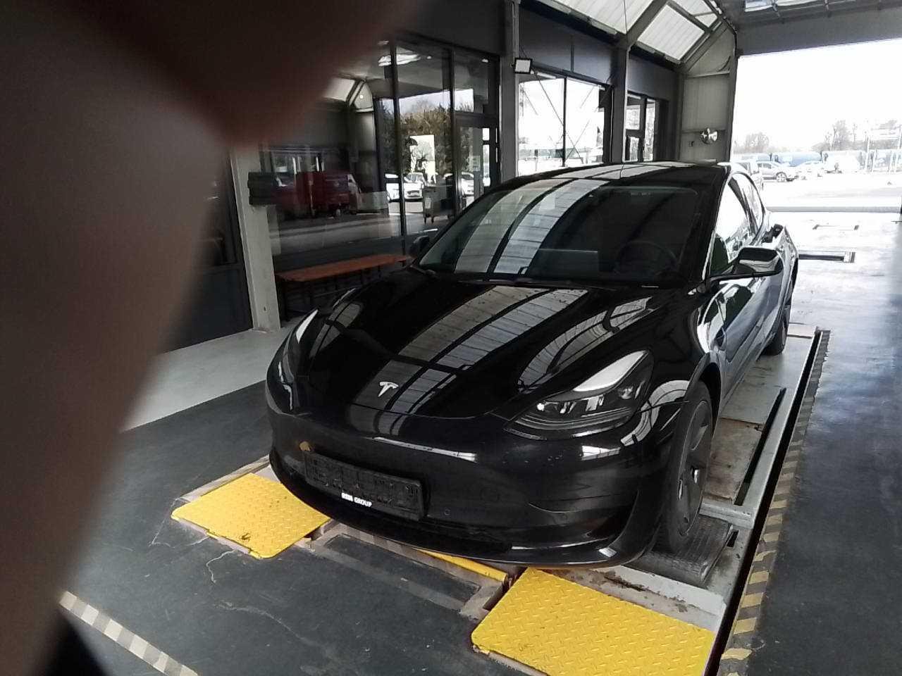 Tesla Model 3 - Electric - Automatic - 283 hp - 96.940 km