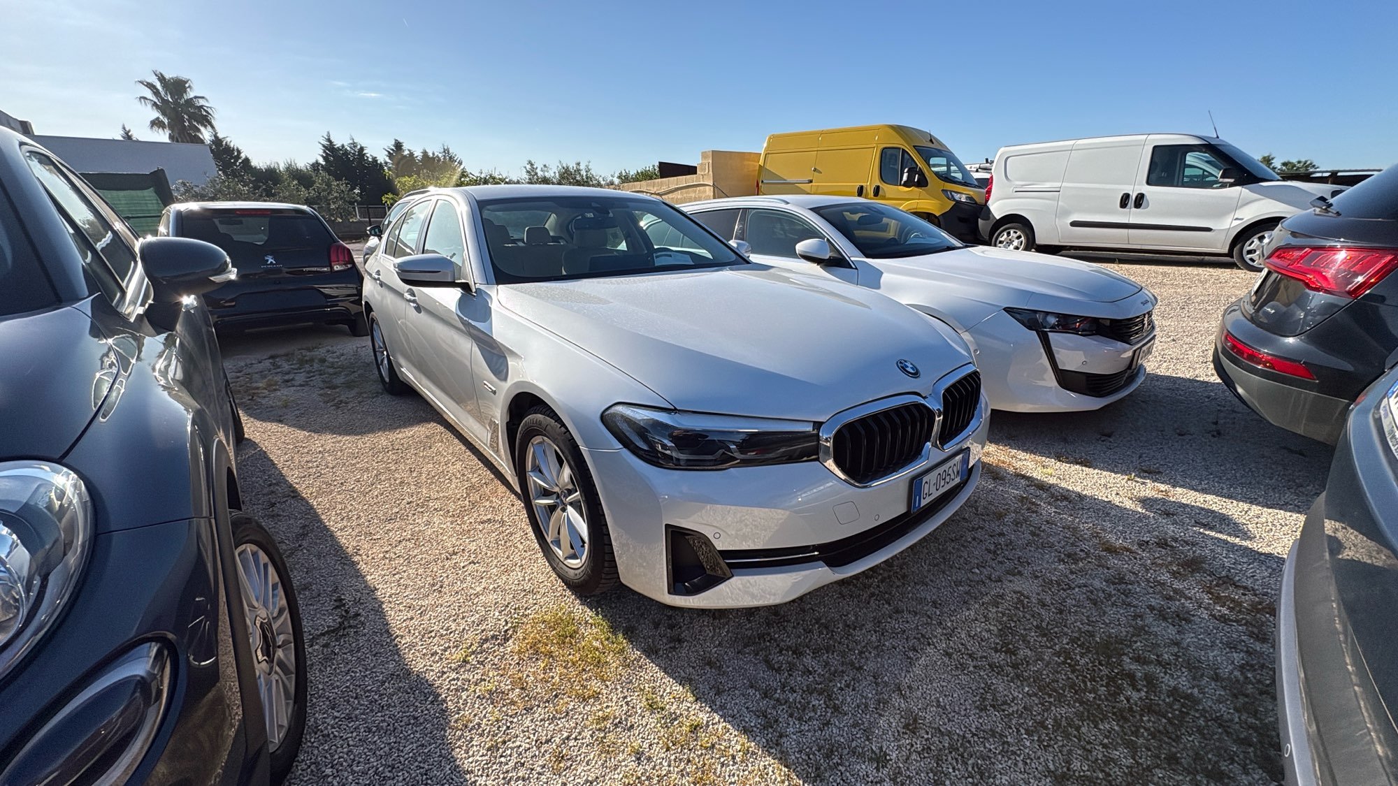 BMW 5 Series 530e Business - xDrive - Hybrid - Automatic - 292 hp - 63.888 km Business
