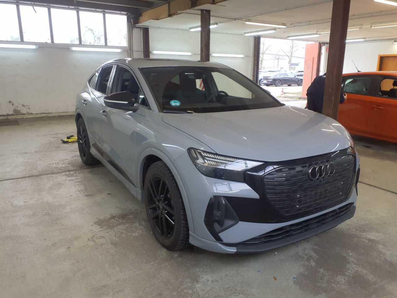 Audi Q4 E-tron 55 - Quattro - Electric - Automatic - 105 hp - 34.113 km 