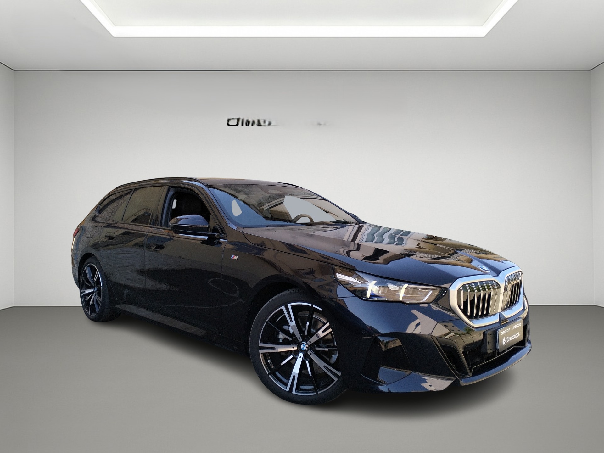 BMW 5 Series Touring 520d M Sport - xDrive - Diesel - Automatic - 197 hp - 12.000 km M Sport