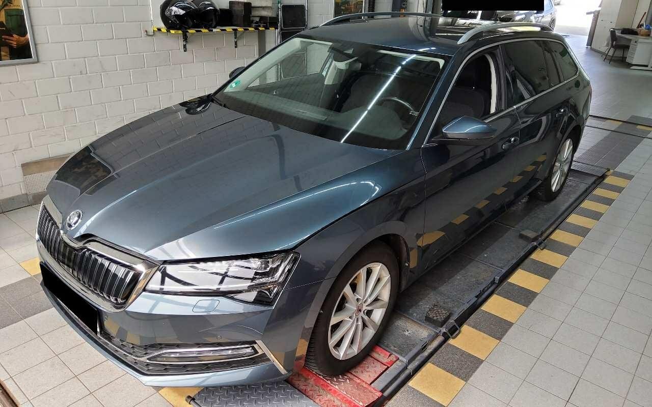 Skoda Superb Combi - Hybrid - Automatic - 272 hp - 111.282 km