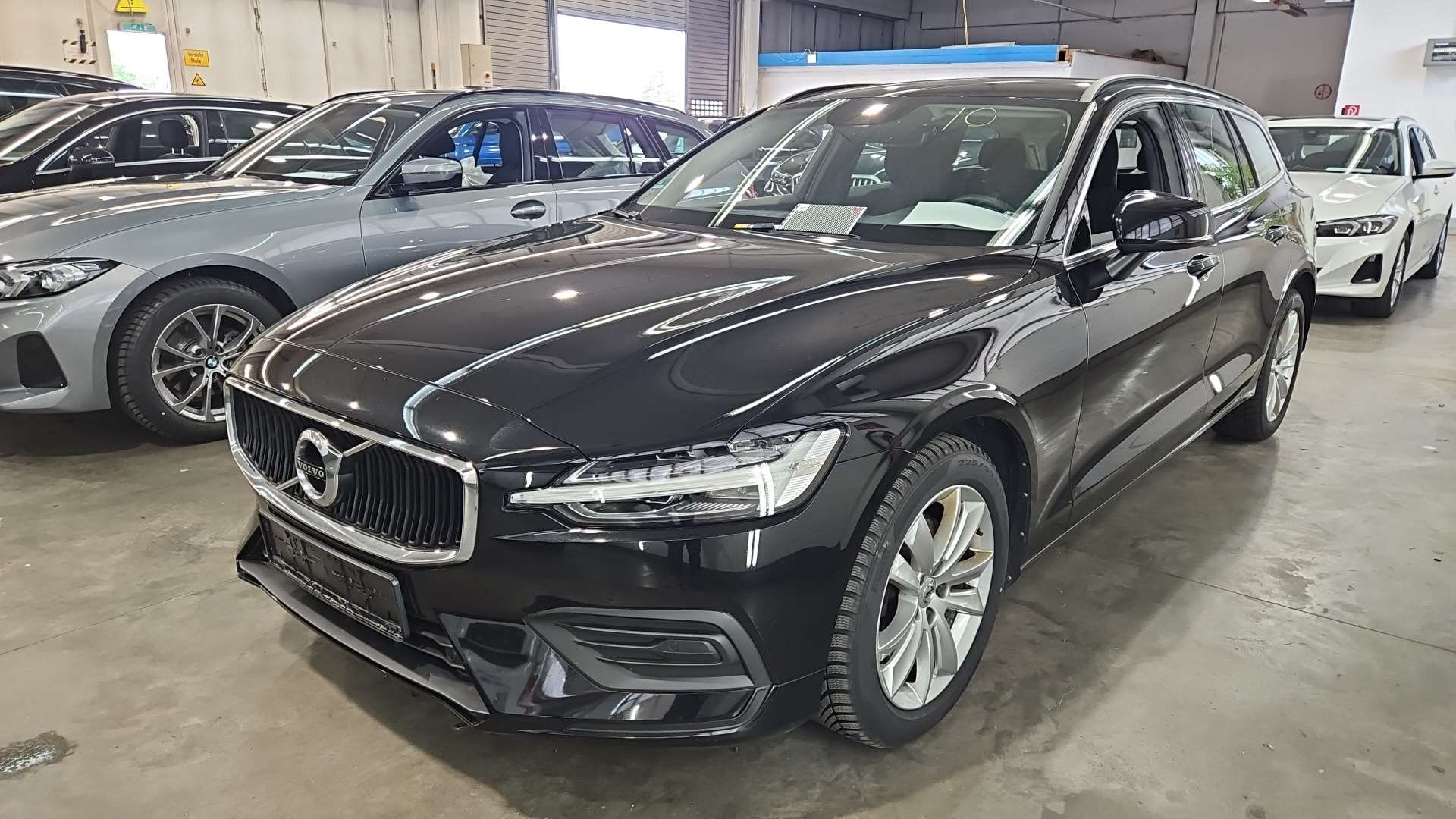 Volvo V60 B4 Momentum Pro - Diesel - Automatic - 197 hp - 113.718 km