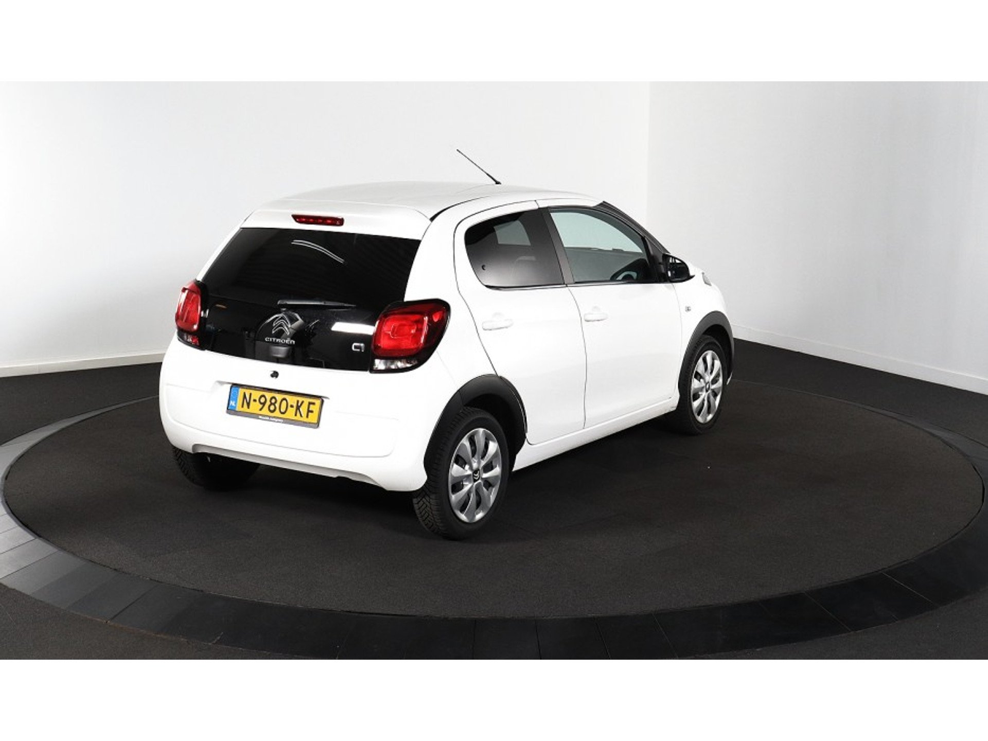 Citroën C1 Millenium - Petrol - Manual - 72 hp - 93.216 km
