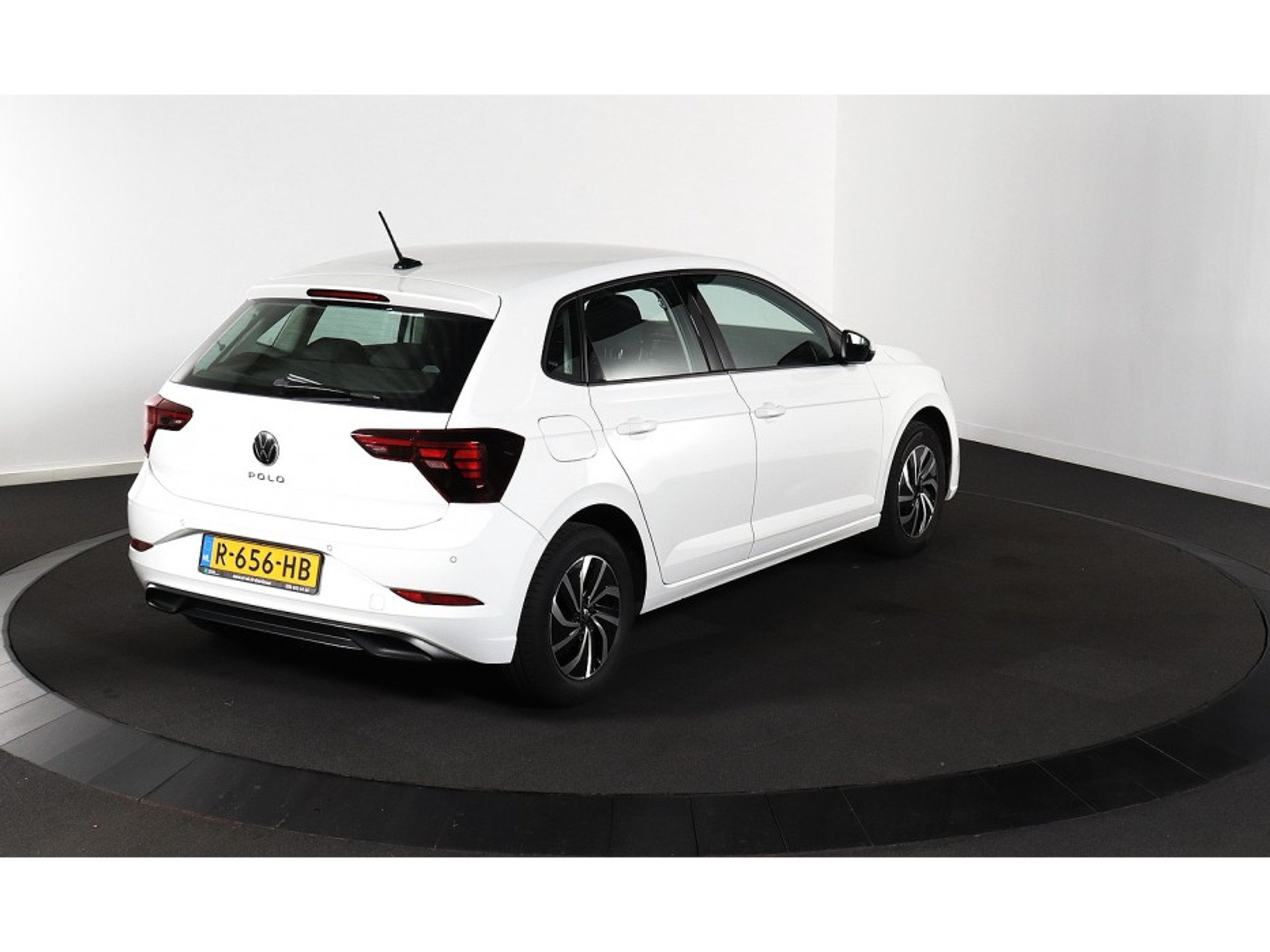 Volkswagen Polo Life - Petrol - Manual - 95 hp - 77.023 km