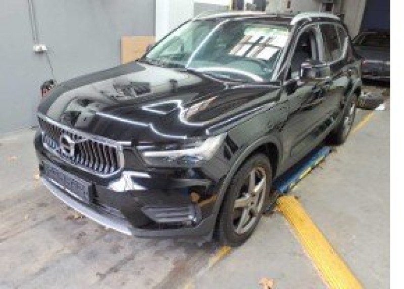 Volvo XC40 T5 - Hybrid - Automatic - 180 hp - 35.451 km