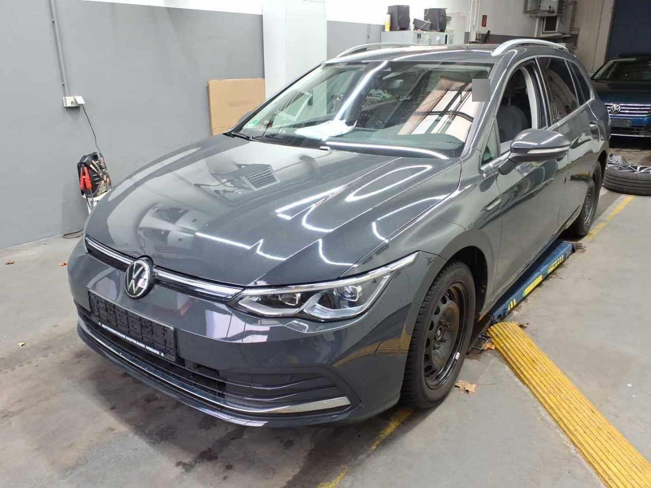Volkswagen Golf 1.5 TSI Life - Petrol - Manual - 131 hp - 65.994 km