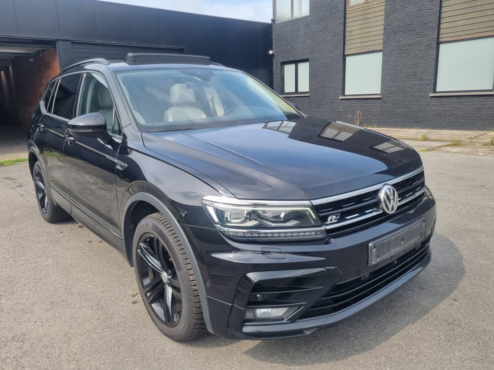 Volkswagen Tiguan Allspace 2.0 TDI R-Line - 4Motion - Diesel - Automatic - 200 hp - 215.745 km