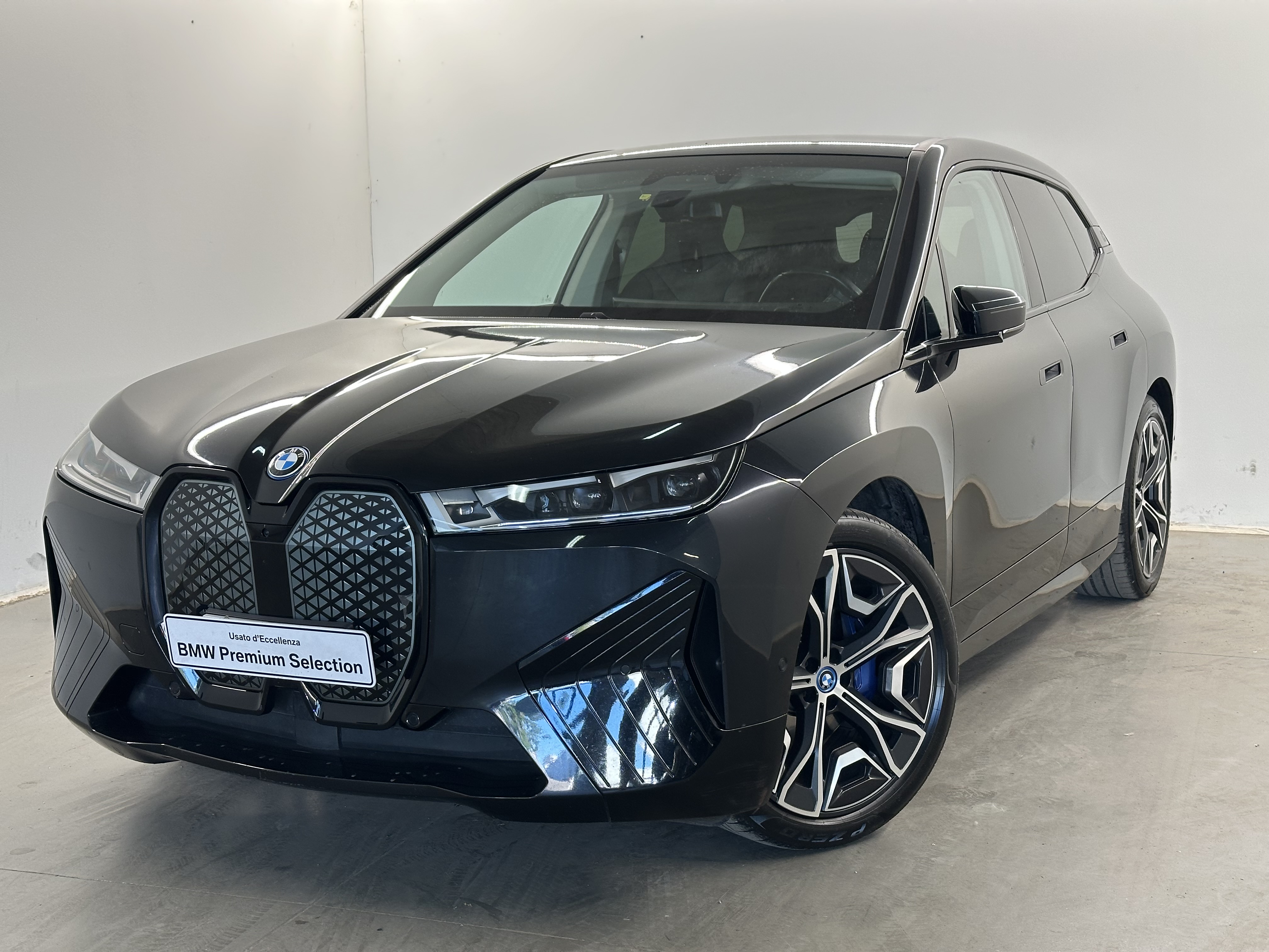BMW iX 40 - xDrive - Electric - Automatic - 326 hp - 139.000 km 