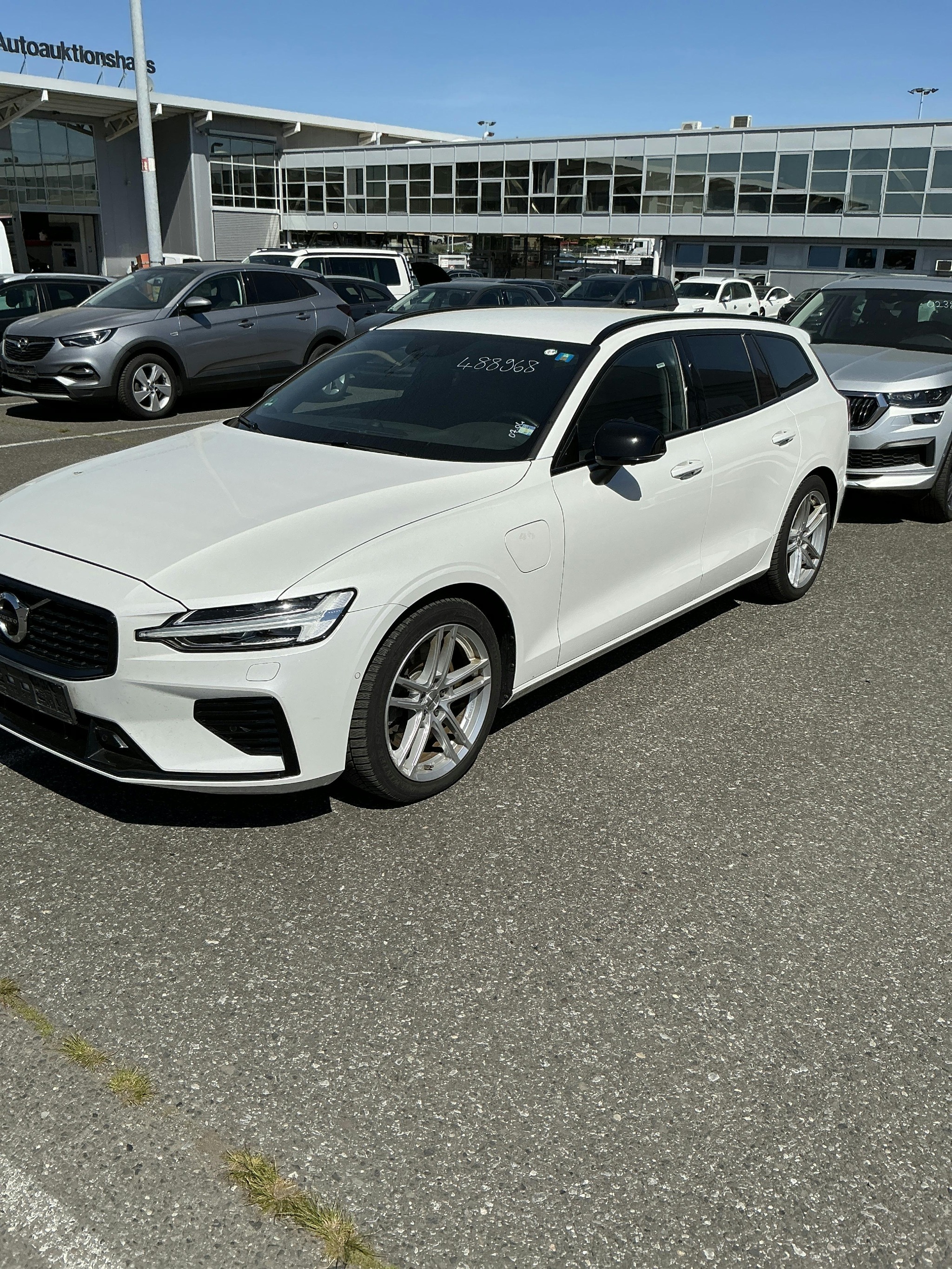 Volvo V60 T8 Plus Dark - AWD - Hybrid - Automatic - 310 hp - 139.617 km