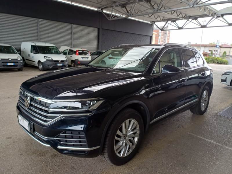2022 Volkswagen Touareg   AWD