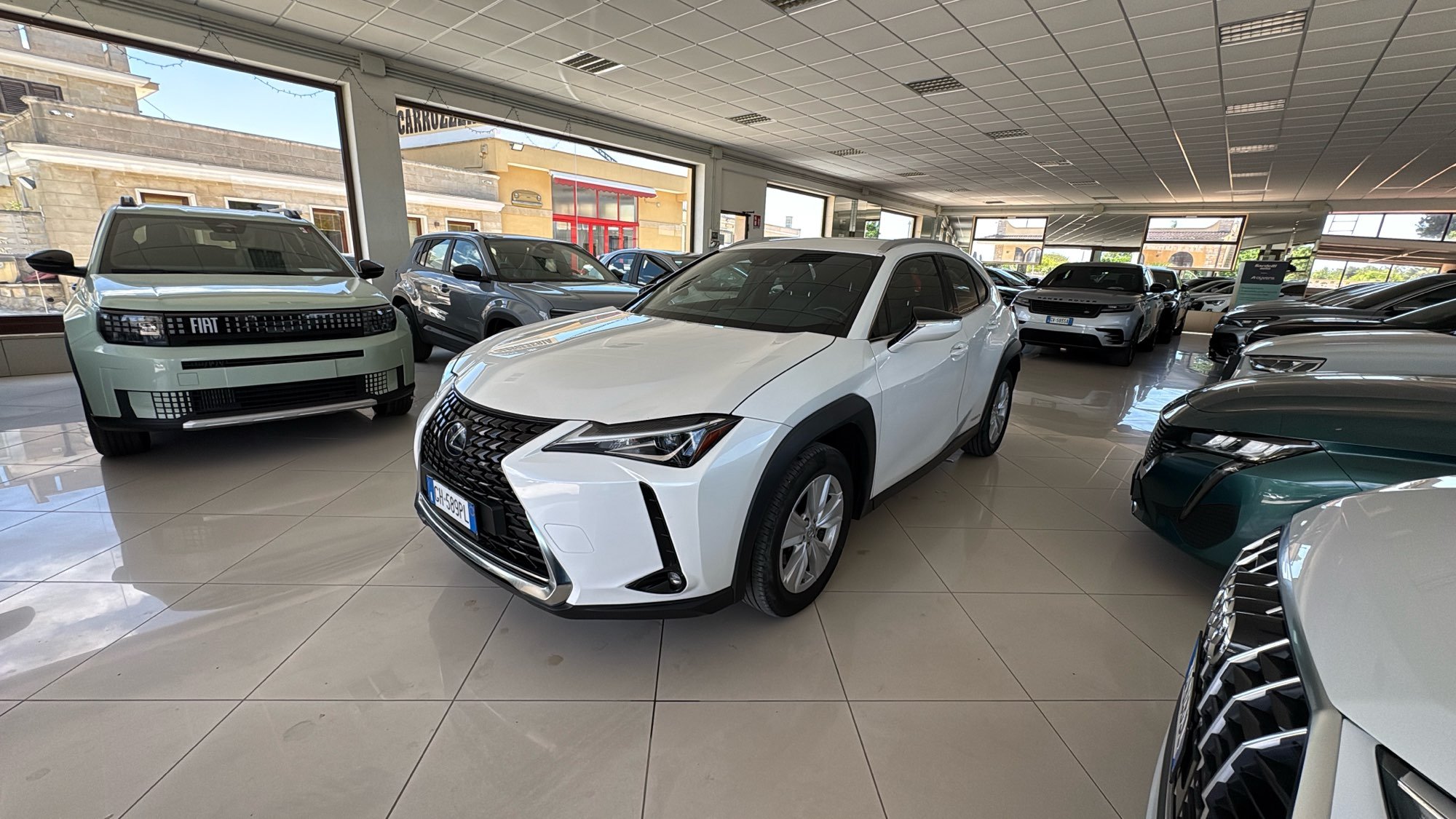 Lexus UX 250h Business - Petrol - Automatic - 184 hp - 45.678 km