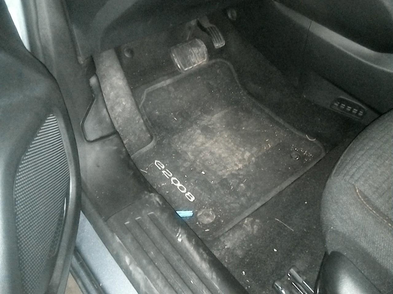 Foto 13 van Peugeot E-2008