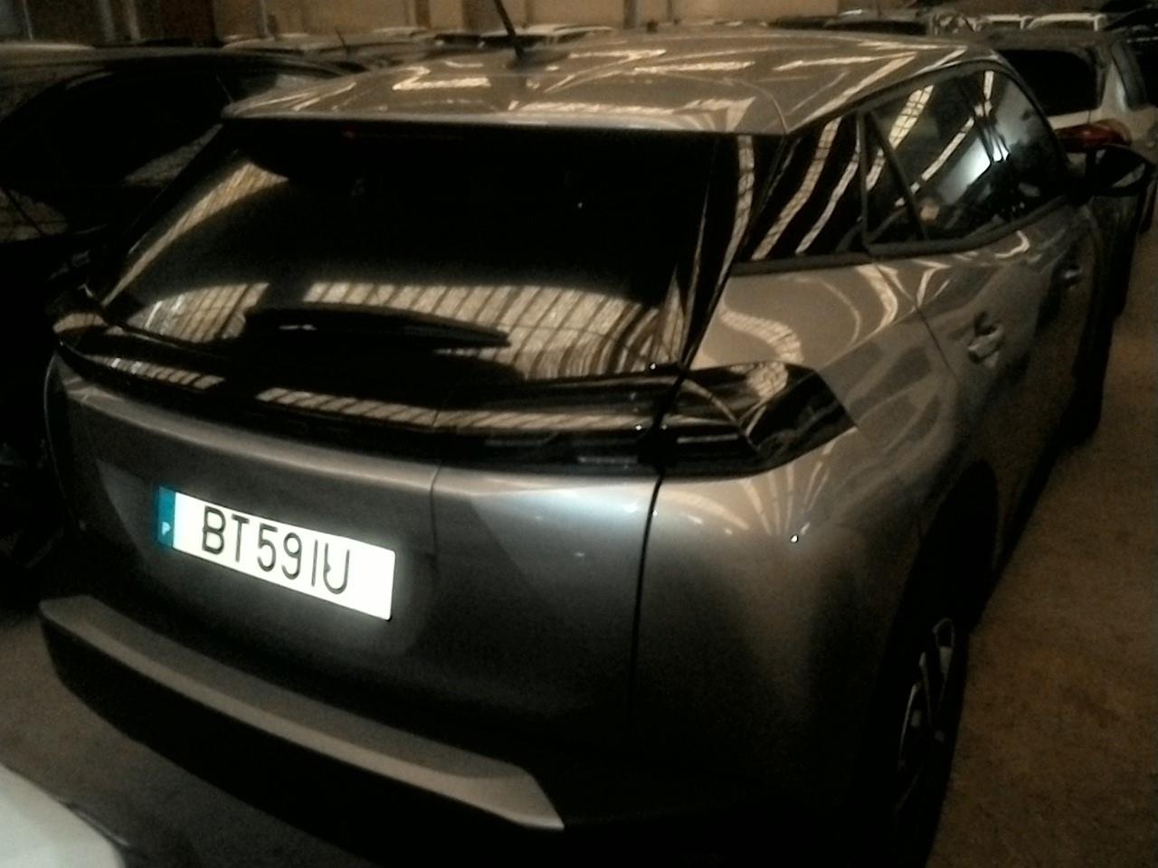 Foto 7 van Peugeot E-2008