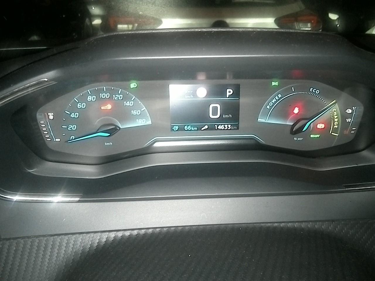 Foto 5 van Peugeot E-2008