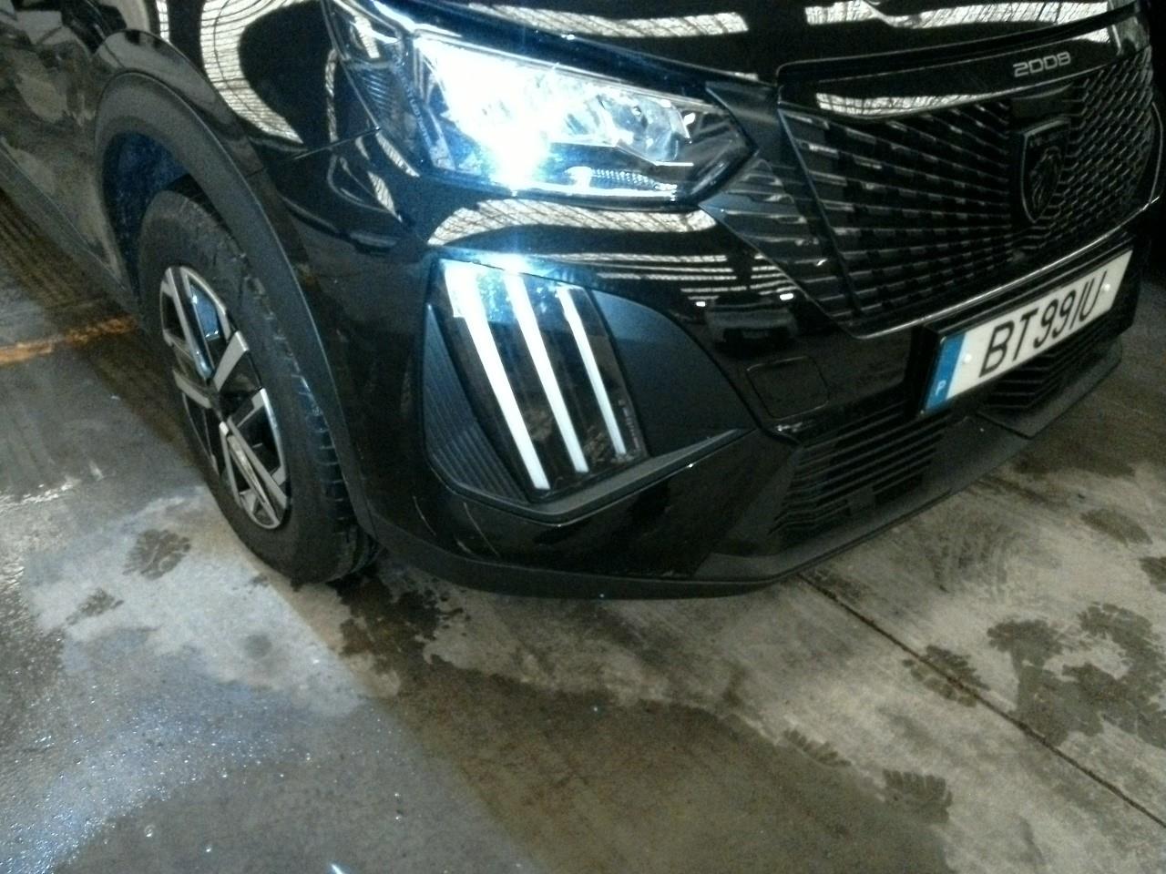 Foto 22 van Peugeot E-2008