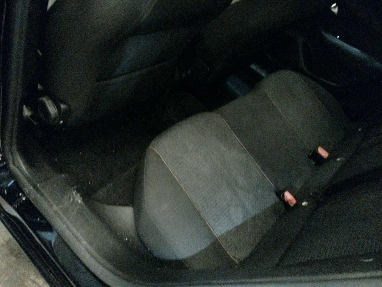 Foto 4 van Peugeot E-2008