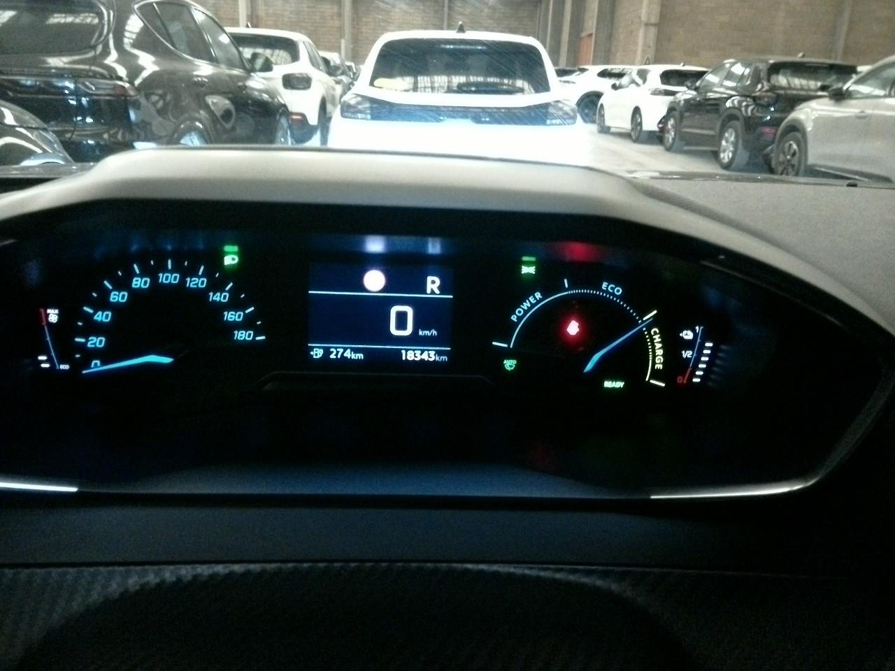 Foto 16 van Peugeot E-2008