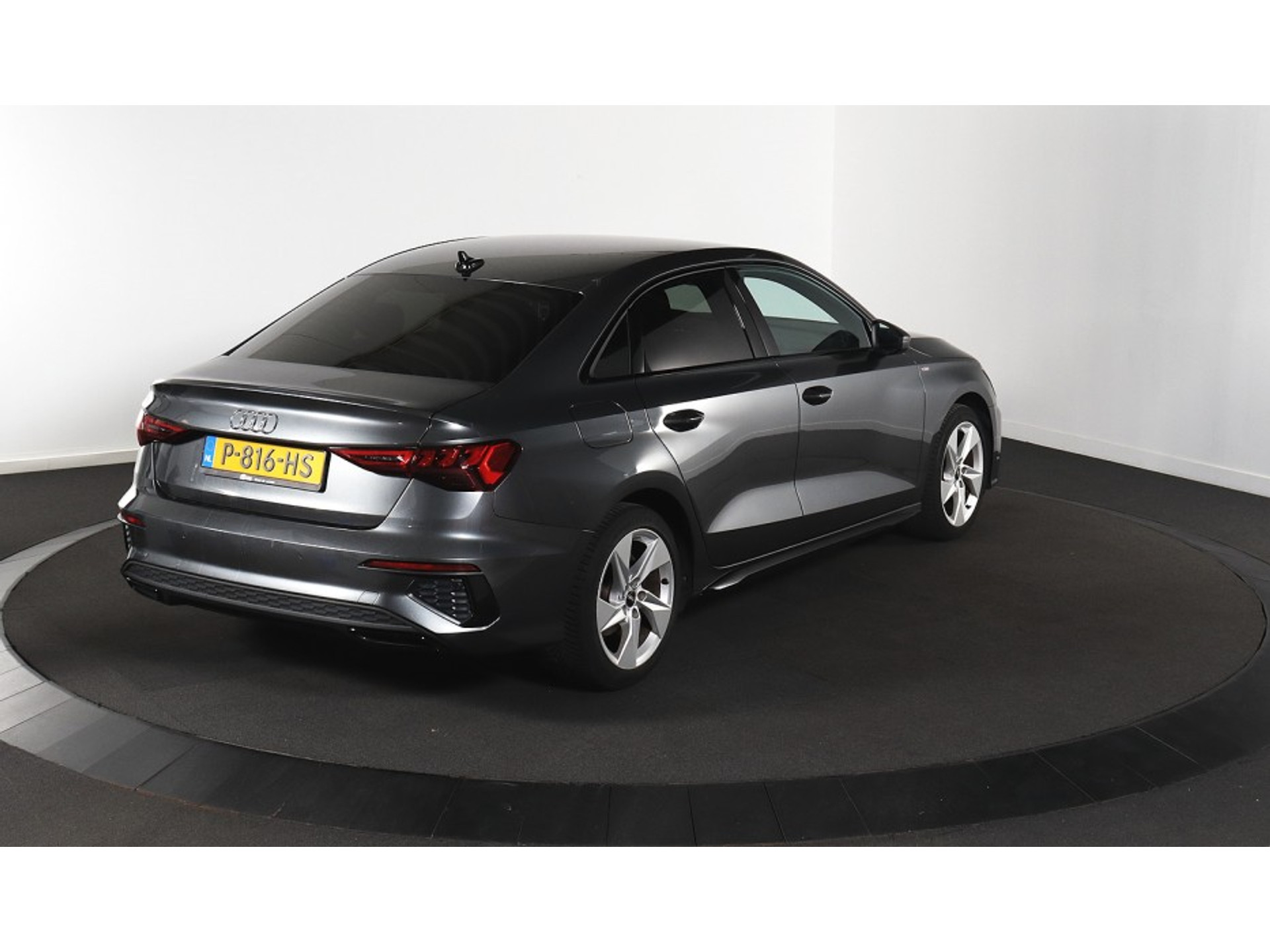Audi A3 30 TFSI S Edition - Petrol - Automatic - 110 hp - 99.577 km