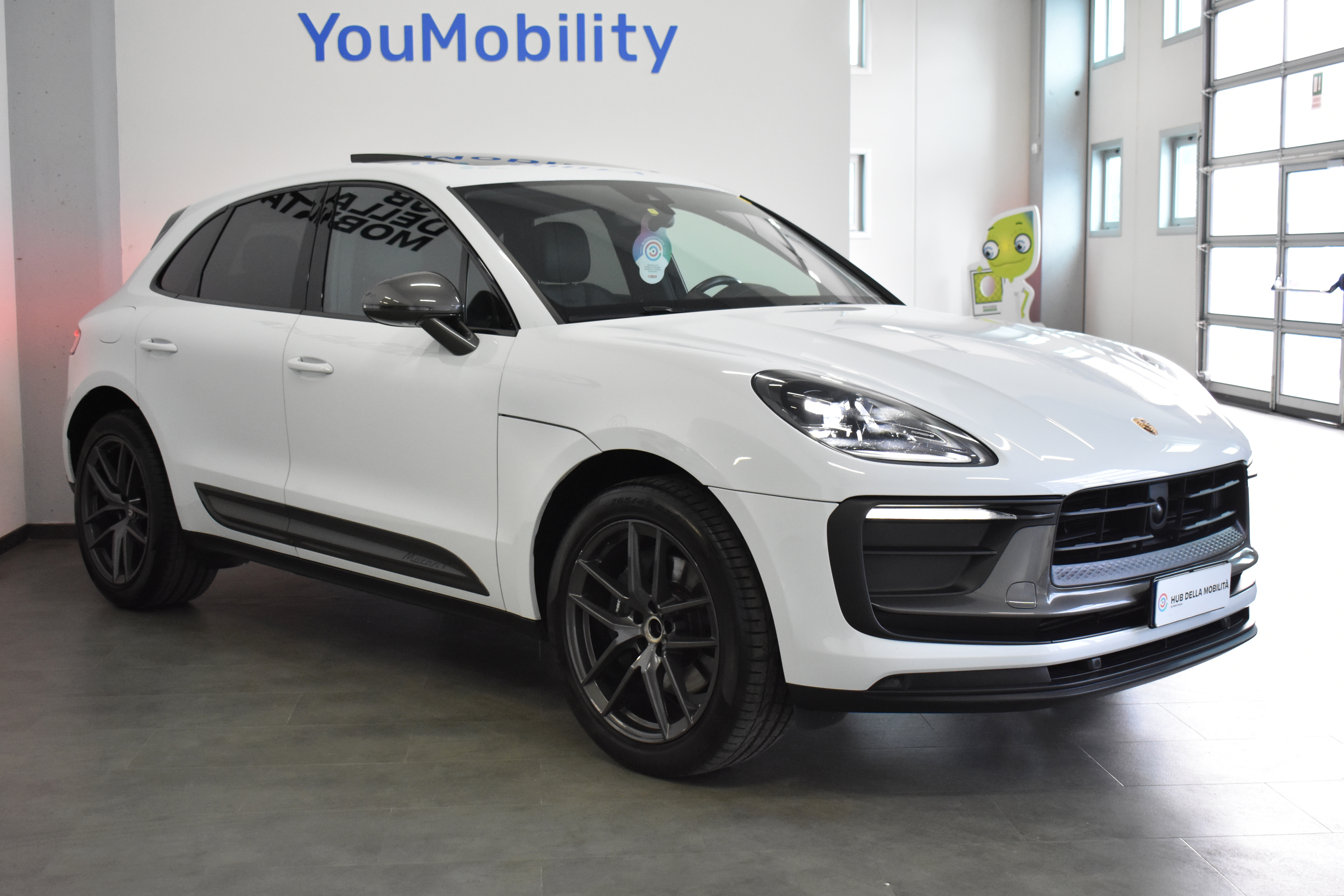 2023 Porsche Macan   AWD