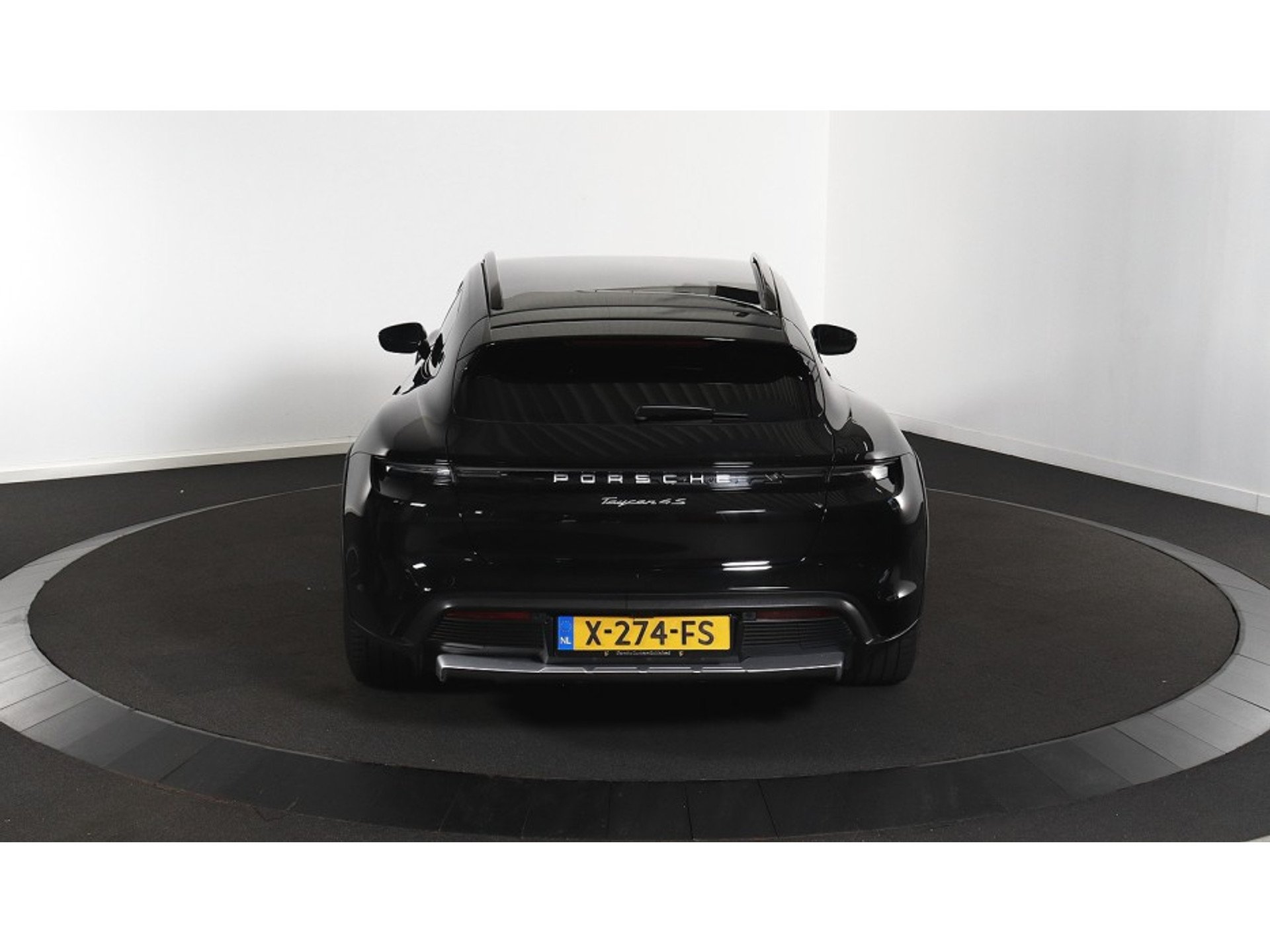 Foto 16 van Porsche Taycan Cross Turismo