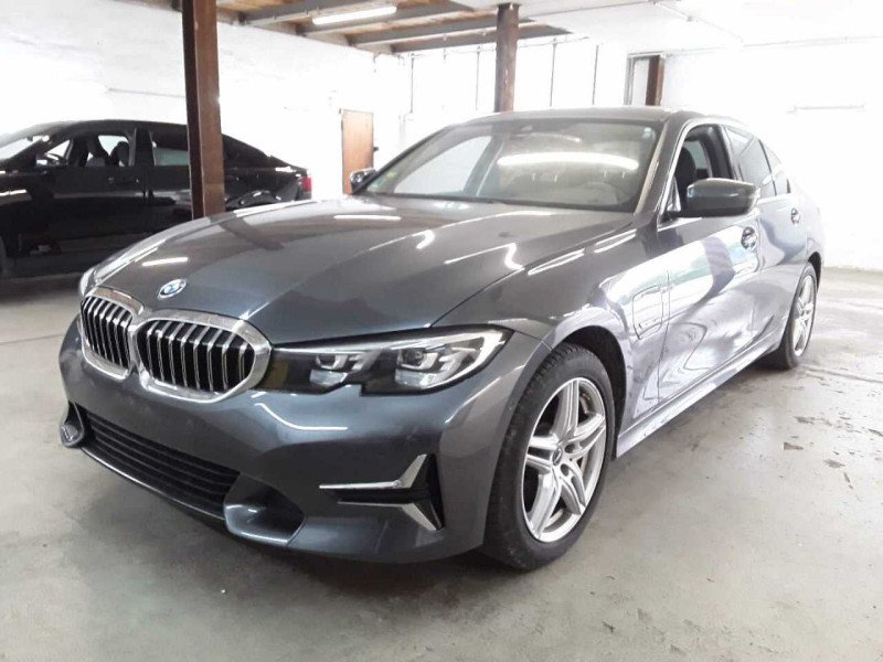 BMW 3 Series 320e Luxury - Hybrid - Automatic - 163 hp - 57.622 km
