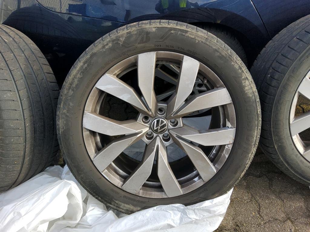 2018 Volkswagen Touareg   AWD