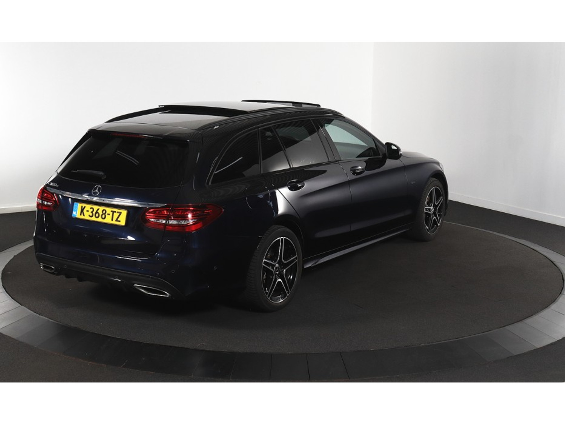Mercedes-Benz C 300e Business Solution AMG - Hybrid - Automati - 211 hp - 94.887 km