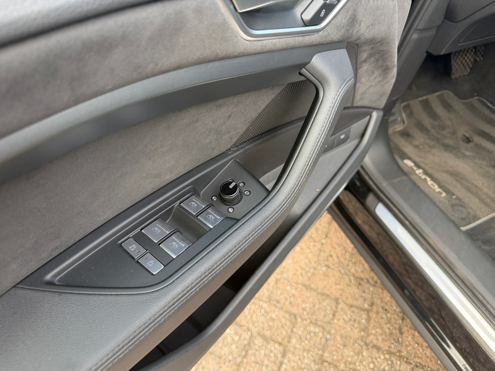 Foto 23 van Audi e-tron