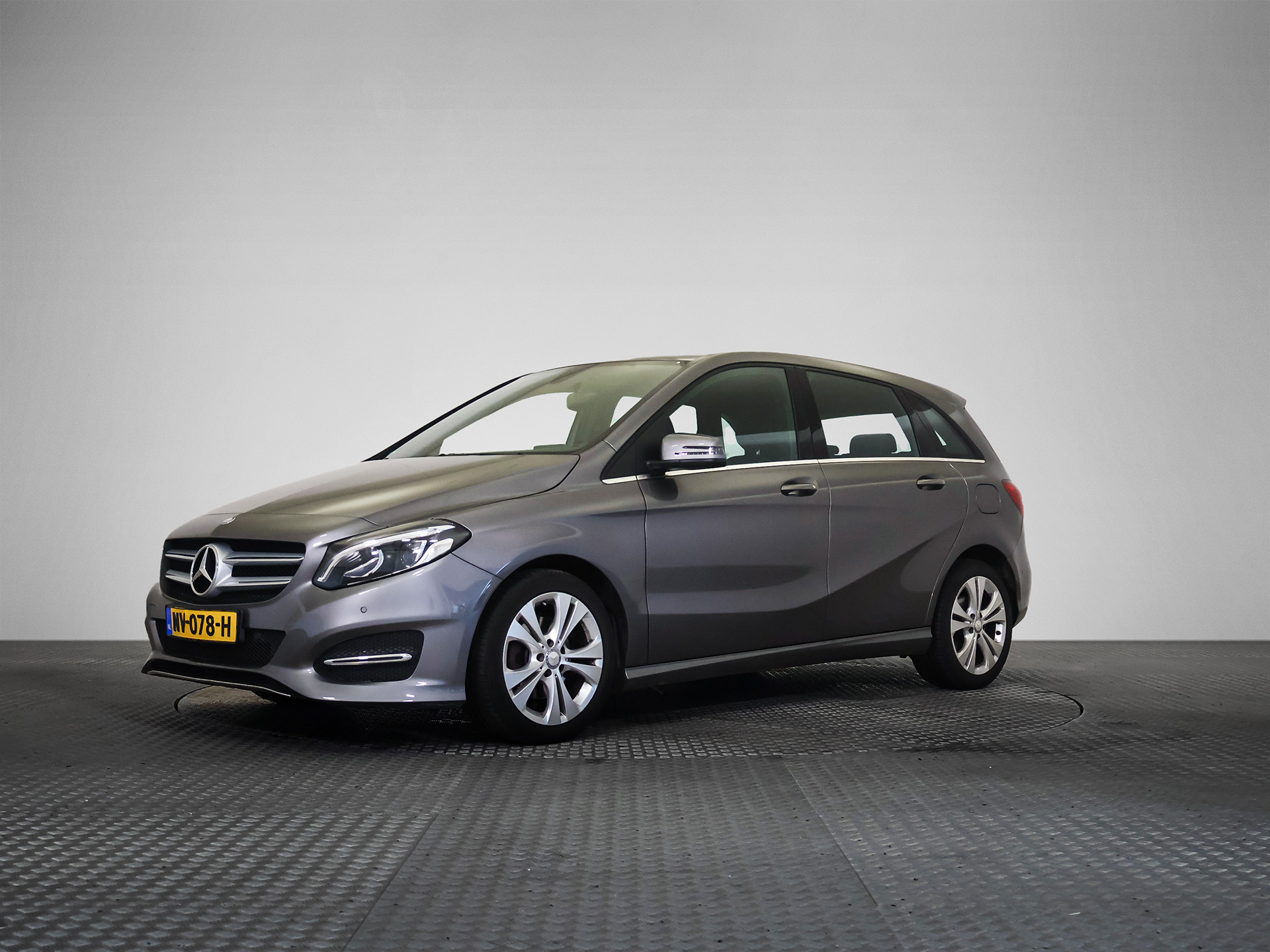 Mercedes-Benz B 180 Amition - Petrol - Manual - 122 hp - 74.243 km