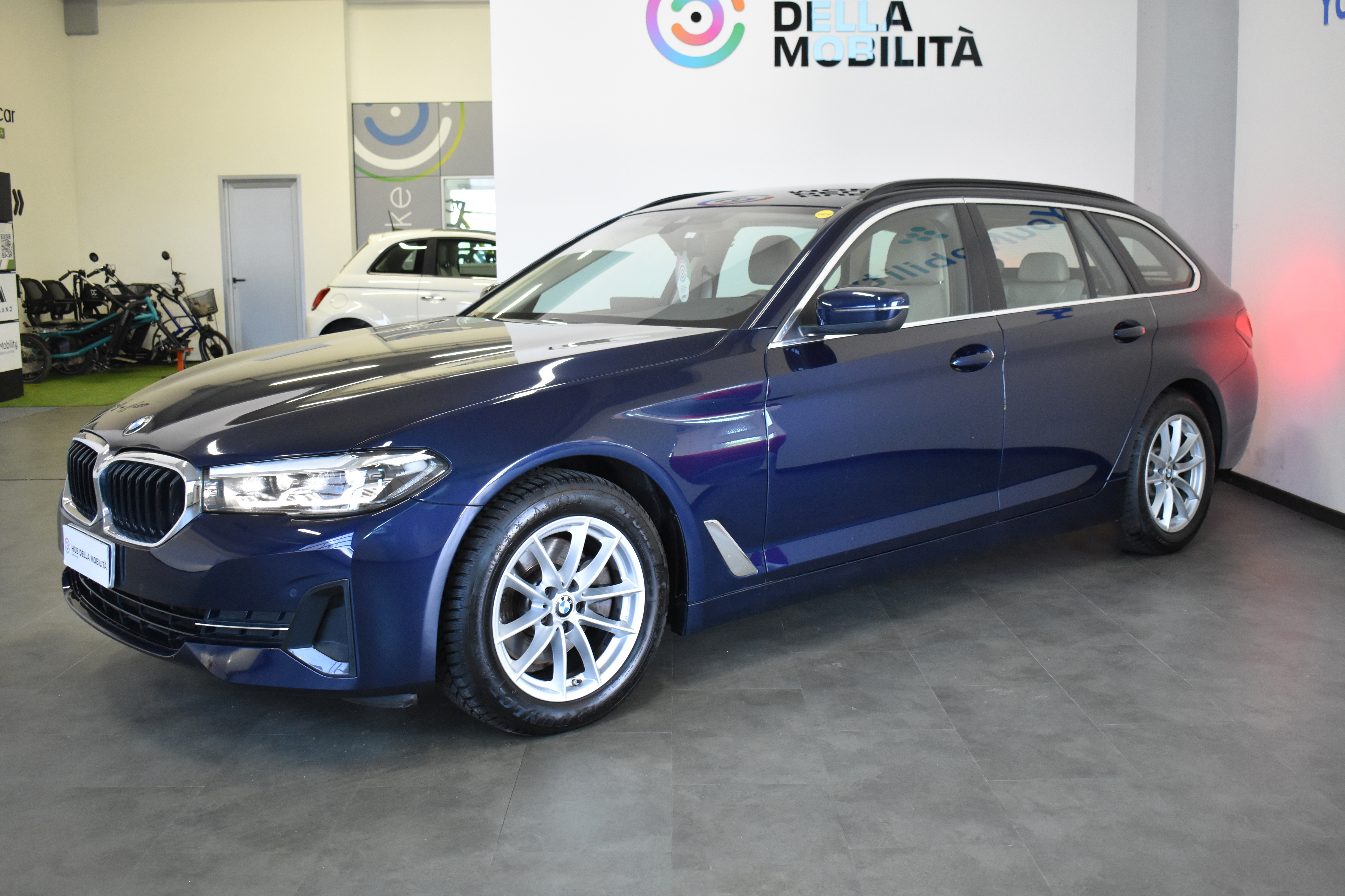 BMW 5 Series Touring 518d Business - Diesel - Automatic - 150 hp - 99.421 km