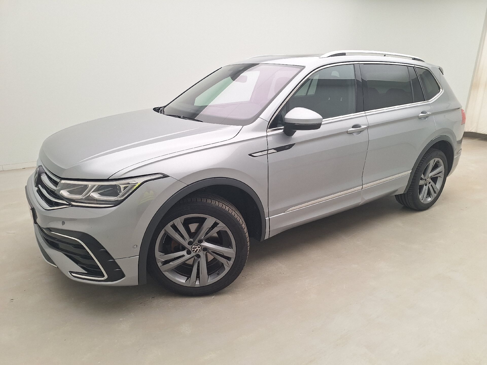 Volkswagen Tiguan Allspace 2.0 TDI R-Line - Diesel - Automatic - 150 hp - 199.933 km