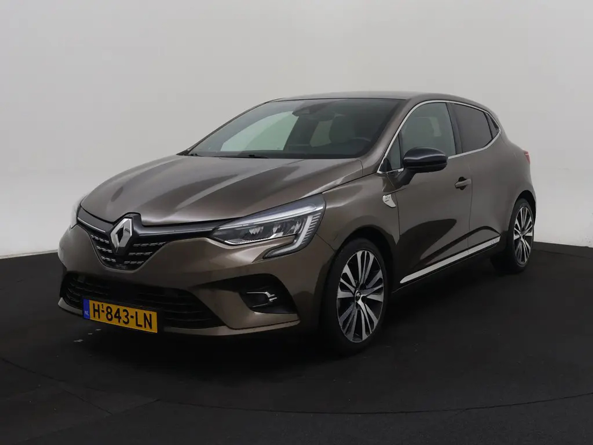 Renault Clio 1.3 TCe Initiale Paris - Petrol - Automatic - 131 hp - 71.940 km