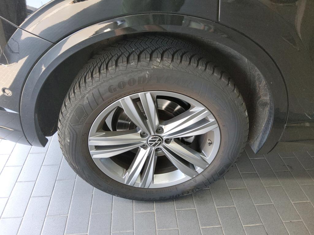 2023 Volkswagen Touareg   AWD