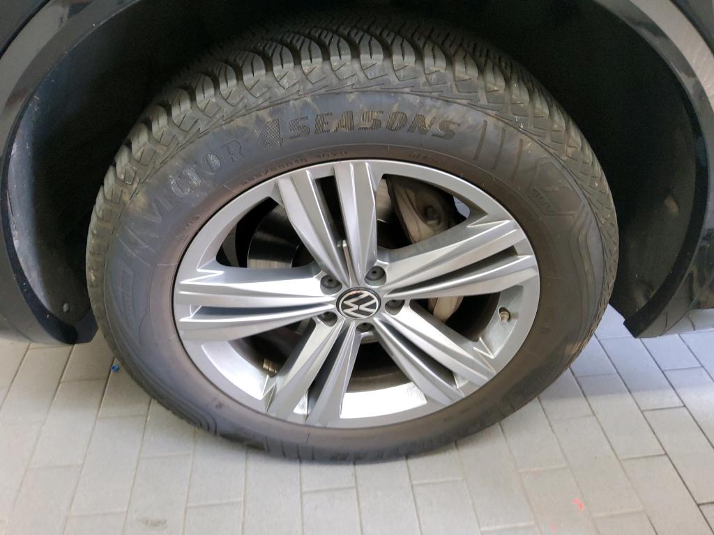 2023 Volkswagen Touareg   AWD