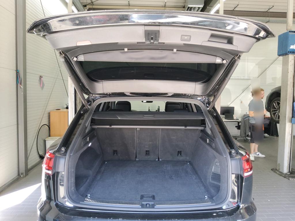 2023 Volkswagen Touareg   AWD