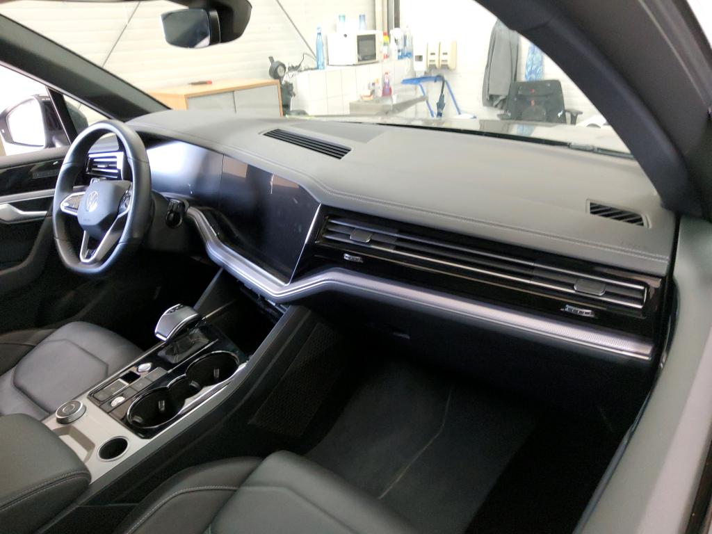 2023 Volkswagen Touareg   AWD