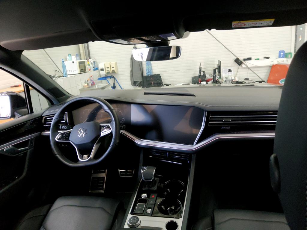 2023 Volkswagen Touareg   AWD