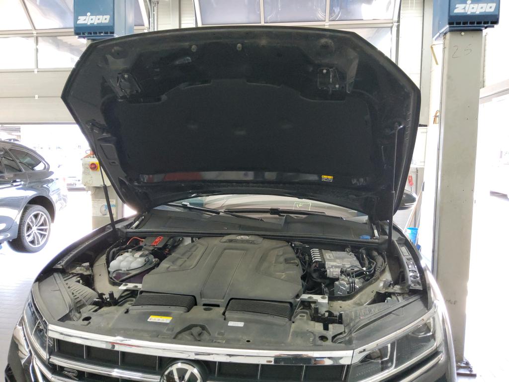 2023 Volkswagen Touareg   AWD