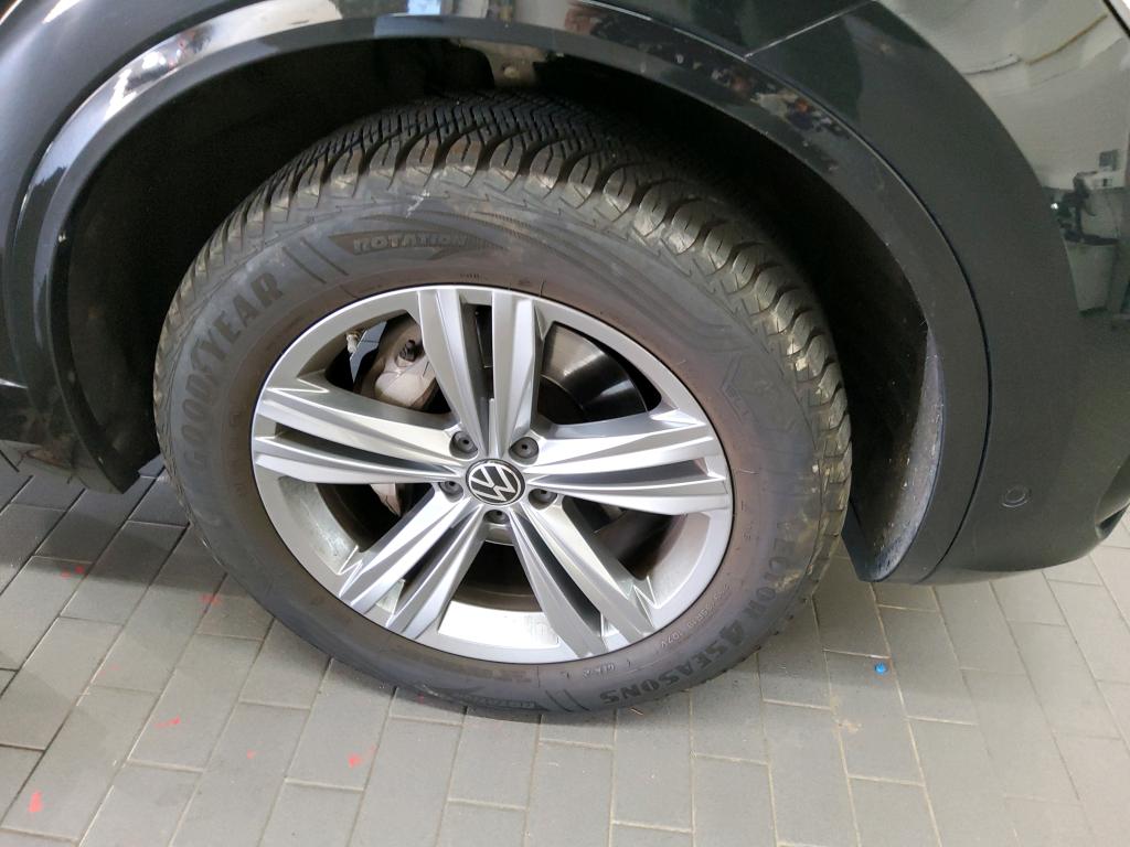 2023 Volkswagen Touareg   AWD