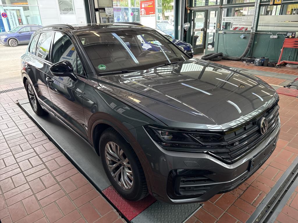 2022 Volkswagen Touareg   AWD