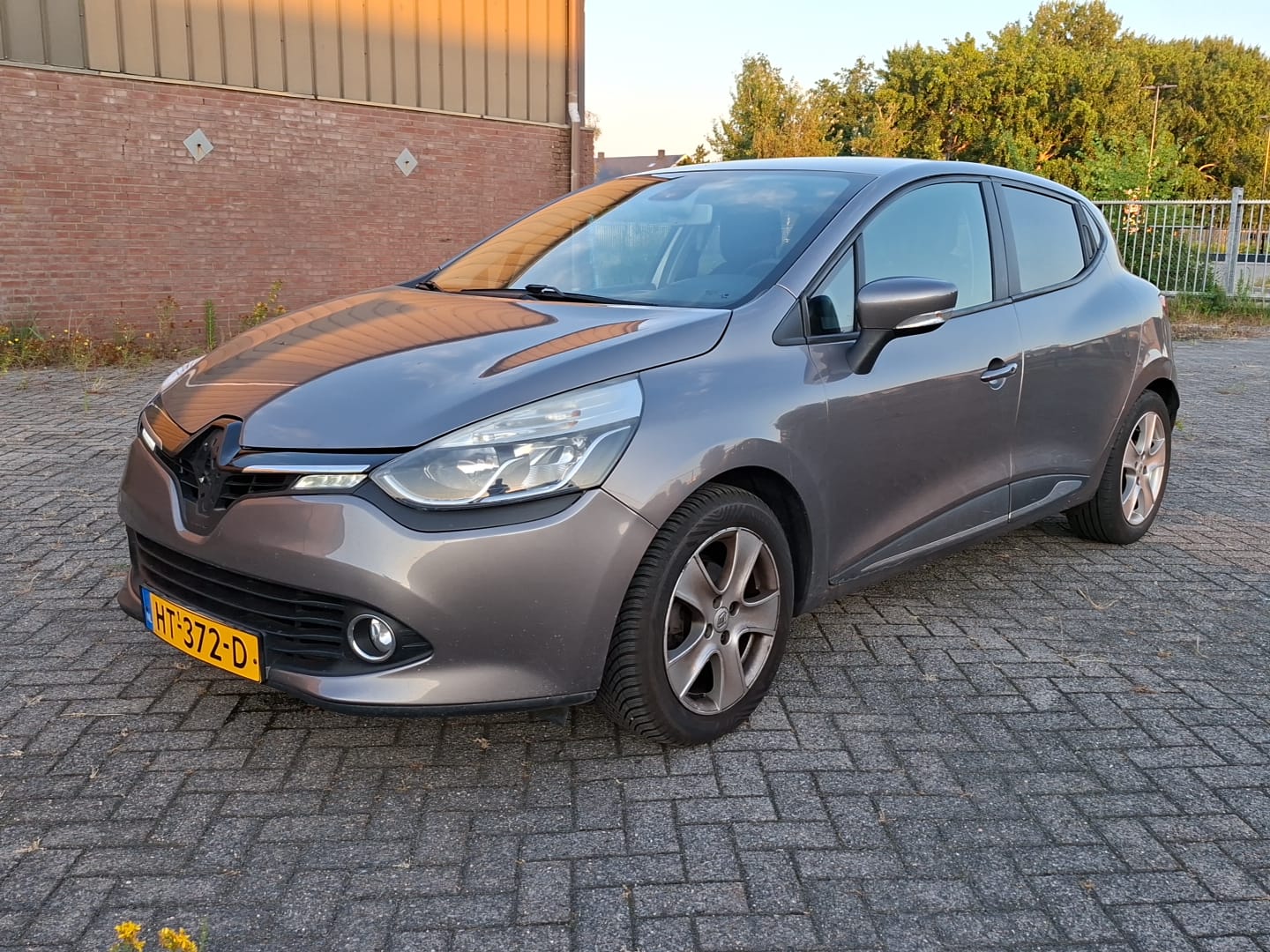 Renault Clio 0.9 TCe Authentic - Petrol - Manual - 90 hp - 147.751 km