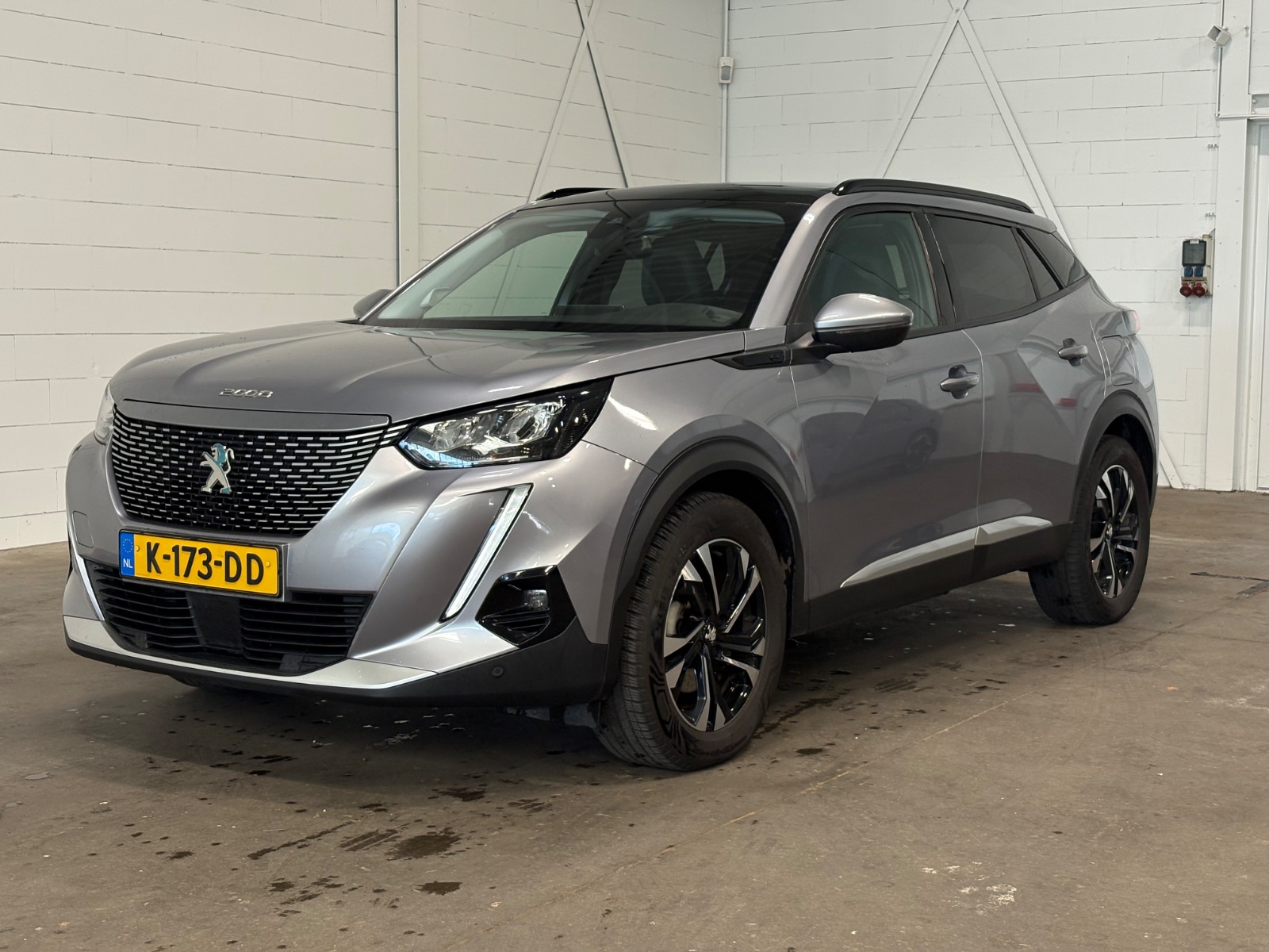 Peugeot 2008 50 kWh Allure - Electric - Automatic - 136 hp - 145.073 km