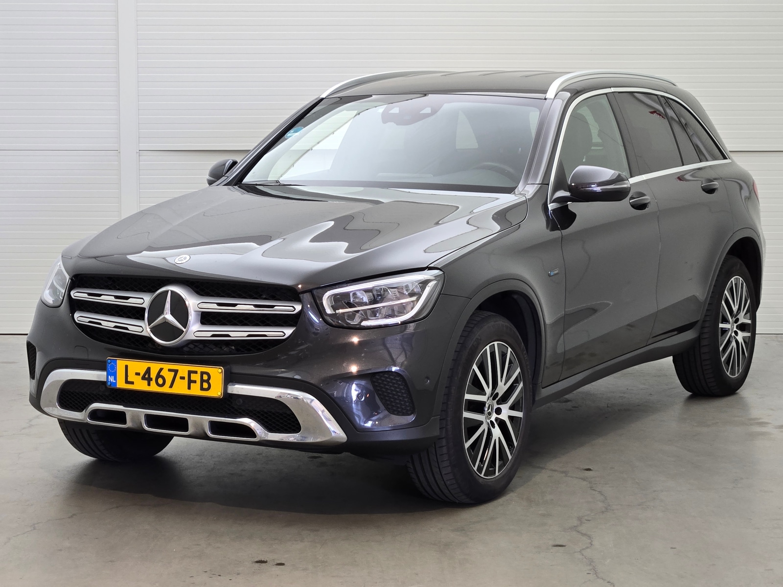 Mercedes-Benz GLC 300e Luxury - Hybrid - Automatic - 211 hp - 196.752 km