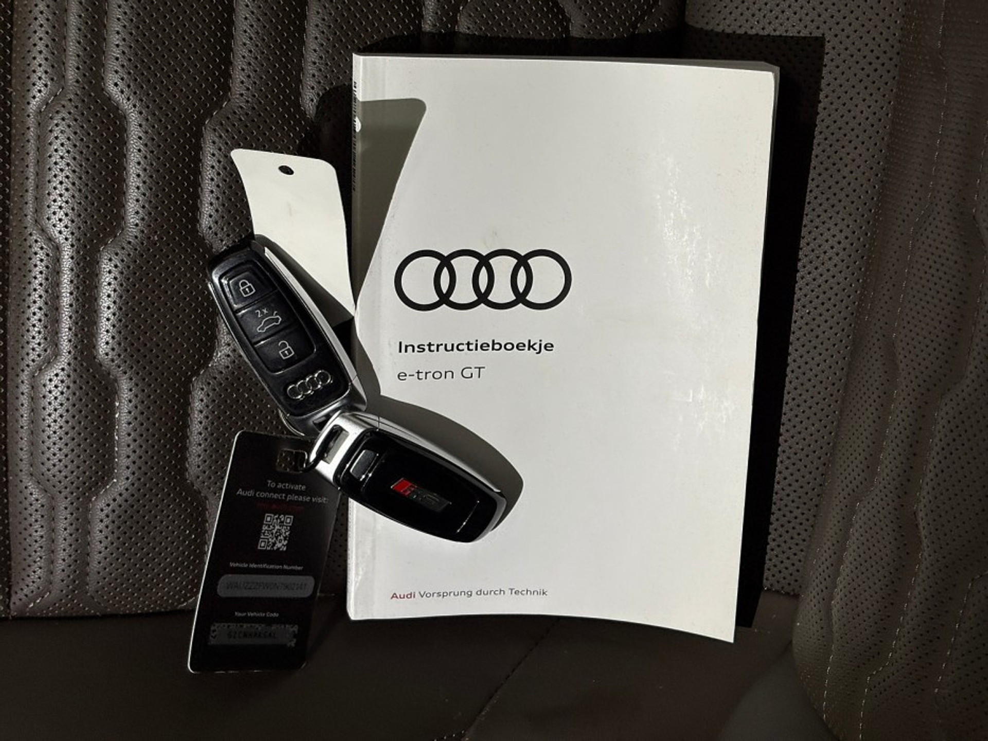 Foto 13 van Audi e-tron GT